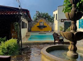 Old Bells Hostel Santa Ana，位于圣安娜的酒店