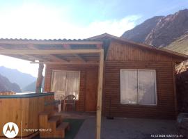 Hermosa cabaña para 4 personas con tinaja-Cochiguaz Valle de Elqui，位于Monte Grande的酒店