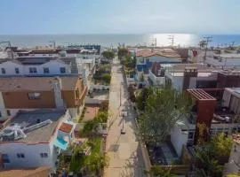 Sea View, Flower Garden, AC, WD, Renovated