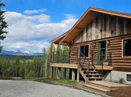 Cabin on 15 acres with Mtn view, firepit, Starlink，位于白鱼镇的酒店