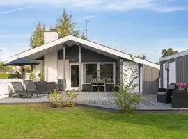 Cozy Summer House With Outdoor Fireplace