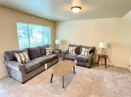 Spacious quiet townhome near BYU easy freeway access