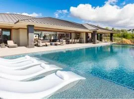 ❤PiH❤ Hawaiian Elegance Short walk to best beaches Heated Lap Pool Spa