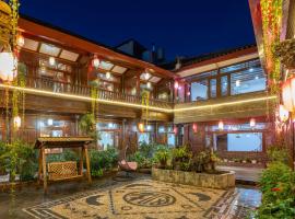 丽江优雅居观景花园客栈，位于丽江的酒店