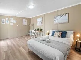 Courtyard Double Room in Peakhurst - Central Location - Shared Bathroom
