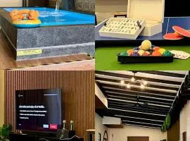 Villa Klebang Beach 25Pax 6Bedroom Indoor Pool Full AirConditioned near TOWN