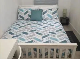 Comfortable Double Bed Located near City Centre, suitable for Contractors Health Care Professionals or long business stays in Coventry or delightful holidays in Coventry or within the West Midlands area Free Wifi Tea and Coffee Provided