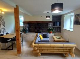 Hors du temps gîte nature，位于Merlines的酒店