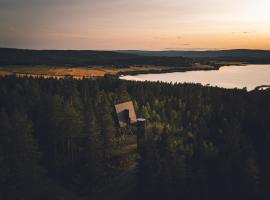 PAN Treetop Cabins，位于Åsnes的酒店
