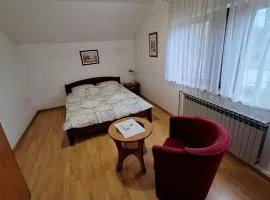 Mirna Noć - Dvosobna soba