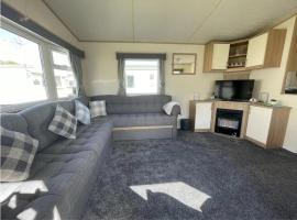 Great caravan with homely feel in Clacton-on-Sea，位于滨海克拉克顿的酒店