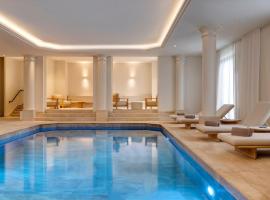 InterContinental Hotels Chantilly Chateau Mont Royal by IHG，位于尚蒂伊的酒店