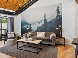 Mountain Inn Lodge 63 with Wintergreen Advantage，位于Wintergreen的酒店