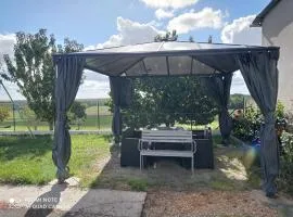 Maison accueillante avec jardin à Assay