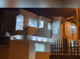 Apartamento 202，位于瓜塔维塔的带停车场的酒店