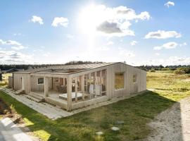 6 Bedroom Cozy Home In Løkken，位于洛肯的酒店