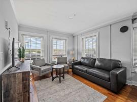 Discover Conway Trendy Downtown Loft，位于康威的酒店