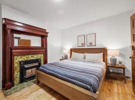 Oakland, Pittsburgh !A Modern and Stylish Private Bedroom with Shared Bathroom，位于匹兹堡的酒店