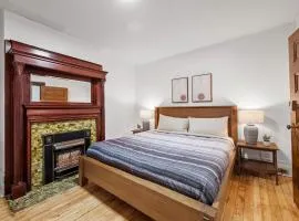 Oakland, Pittsburgh !A Modern and Stylish Private Bedroom with Shared Bathroom