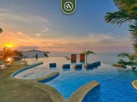 1 BR Condo - Amazing Sunsets Froom the Roof - Pool