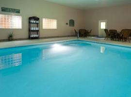 Holiday Inn Express Hendersonville-Flat Rock，位于弗拉特罗克的酒店