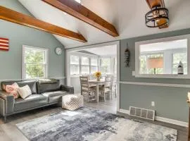 Waterfront Cape Cod Cottage on Peters Pond