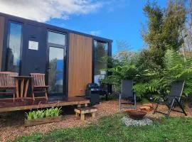 Cozy Cabin2 with outdoor Bath at Dairy Flat Farm