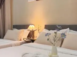 Wind Serenity at Country Garden Danga Bay with 2CarParks FOC Netflix Access and YouTube Premium 3Beds3Bath for 6-13pax by Minshuku