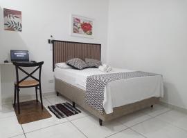 LOFT 2 COMPLETO AR CANAIS ASSINAT GARAGEM INTERNET prox Aparecida e Industrias，位于平达莫尼扬加巴的酒店