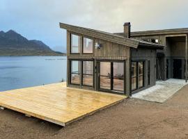 5 star holiday home in stokmarknes，位于Straumsjøen的酒店