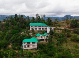 Shree Parijat Resort At Mukteshwar Hill Station with Himalayan View，位于穆克缇斯瓦的酒店