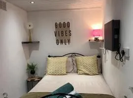 Le Hub - 1BR Apartment - Sleeps 2 - WiFi