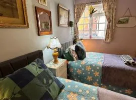 4 The Haw thornes Sleeps4 NEC 7mins BHX 8mins