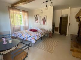 La Chambre A l Ombre du coteau，位于Auriébat的酒店