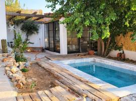 Stone House with Pool - Entire Floor，位于穆拉的酒店