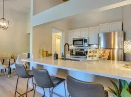 1 Mi to Dtwn Condo with Pool Access in Castle Rock