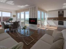 On The Beach Penthouse with Sea View - 3 bedrooms - Roof Balcony - Spa, Sauna, Gym and Pool - Sleeps 6