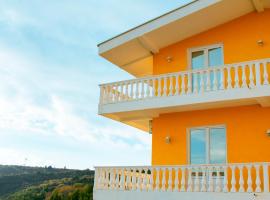 Vila Bronhi，位于苏托莫雷的自助式住宿