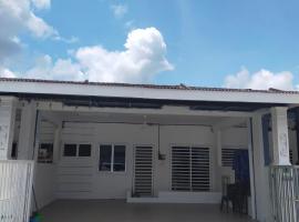 Angah Homestay，位于Kampong Chabang的酒店
