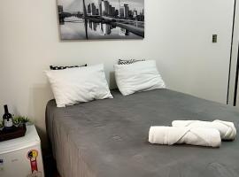 0002 - Suíte Conforto Exclusivo Bosque Maia，位于瓜鲁柳斯的酒店