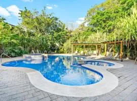 2 BD Condo Steps to Beach