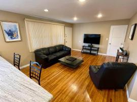 Entire Urban House Getaway Newly Remodeled，位于艾尔蒙特的酒店