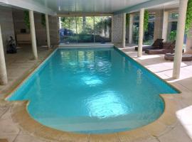 Au Charme du Lac Espace bien être et Piscine chauffé proche parc et restaurant du casino，位于弗尔黎祖的民宿