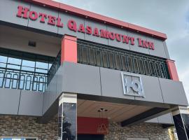 Hotel Qasamount INN，位于Pipra Dewās的酒店