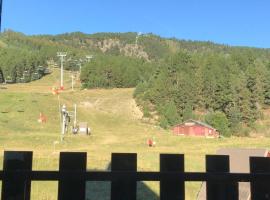 Studio cabine 4 couchages vue sur les pistes，位于Puyvalador的酒店