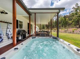 Frog Hill 8 bedroom luxe rural retreat near town，位于马奇的酒店