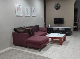 Fidfood Kangar Homestay，位于加央的度假屋