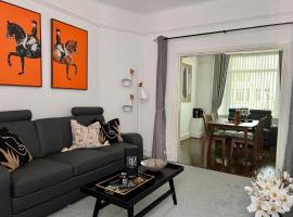 Spacious Home - Sleeps 5 persons - Minutes Walk from Anfield Stadium，位于利物浦的别墅