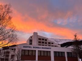 Hotel SOREA MARMOT，位于迪马诺卡多林纳的酒店