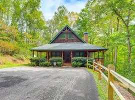 Dahlonega Cabin with Hot Tub, 4 Mi to Downtown!